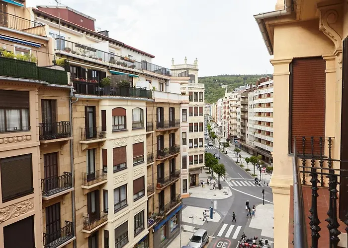 Miramon Apartment By Basquehomes